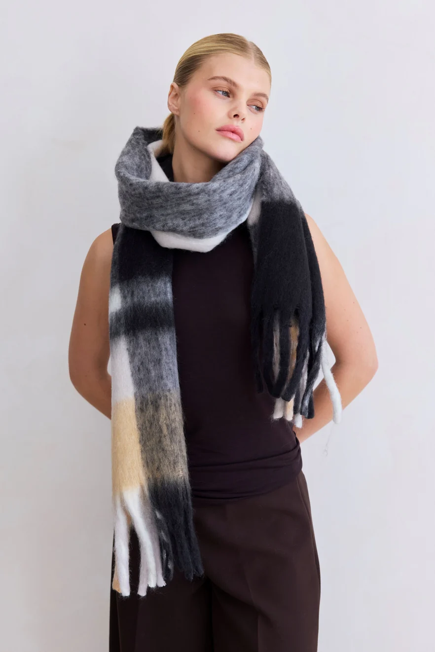 The Stockholm Scarf - Image 13